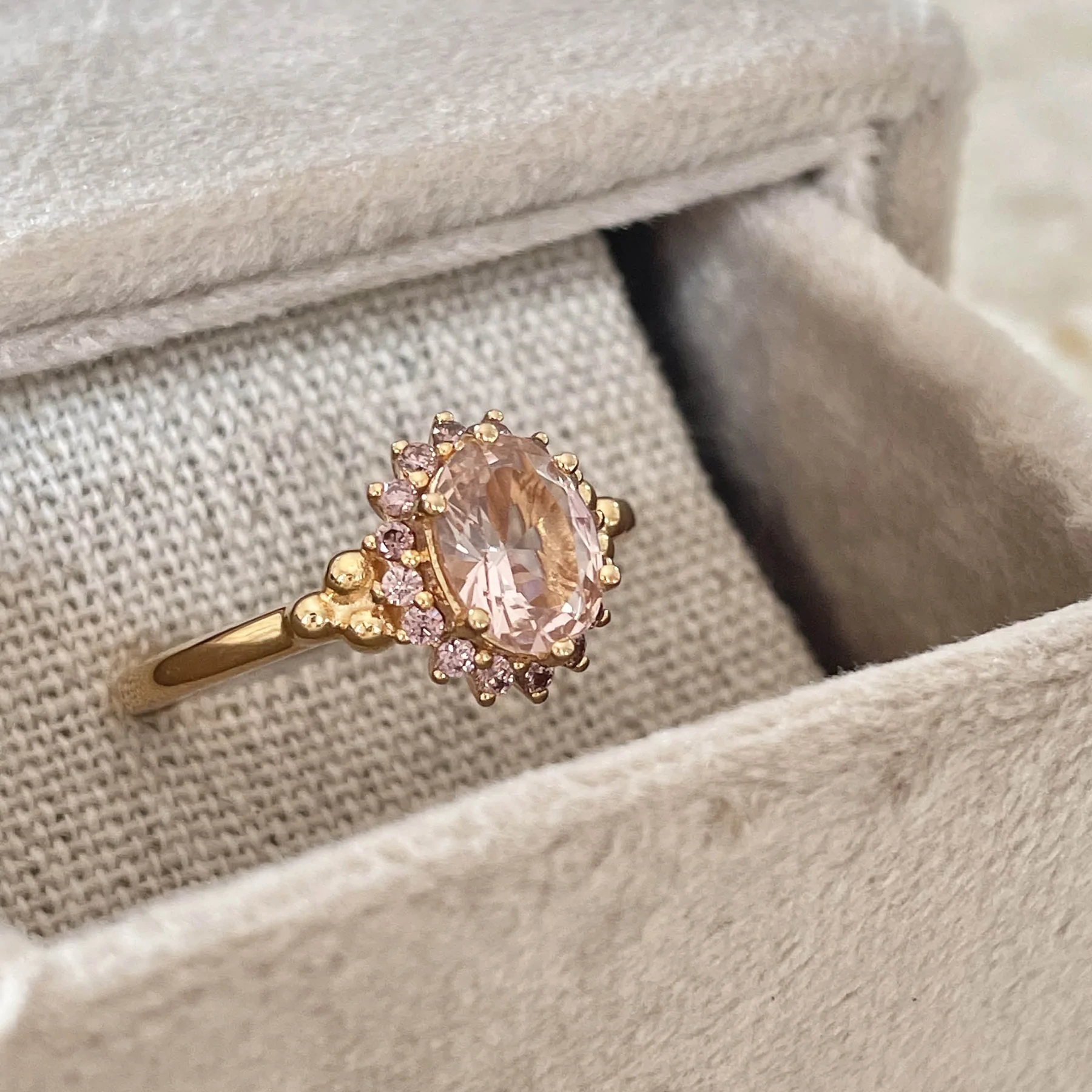 24Kae Gold Ring with Pink Stones