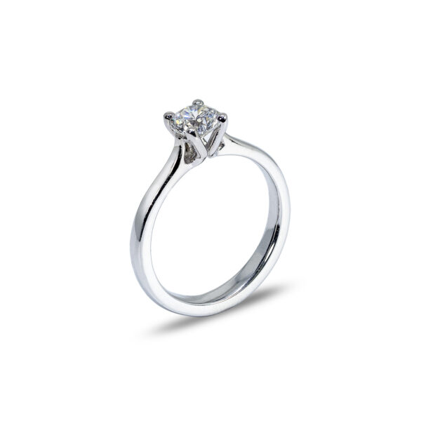4-Claw Platinum Solitaire Diamond Engagement Ring with Plain Shoulders